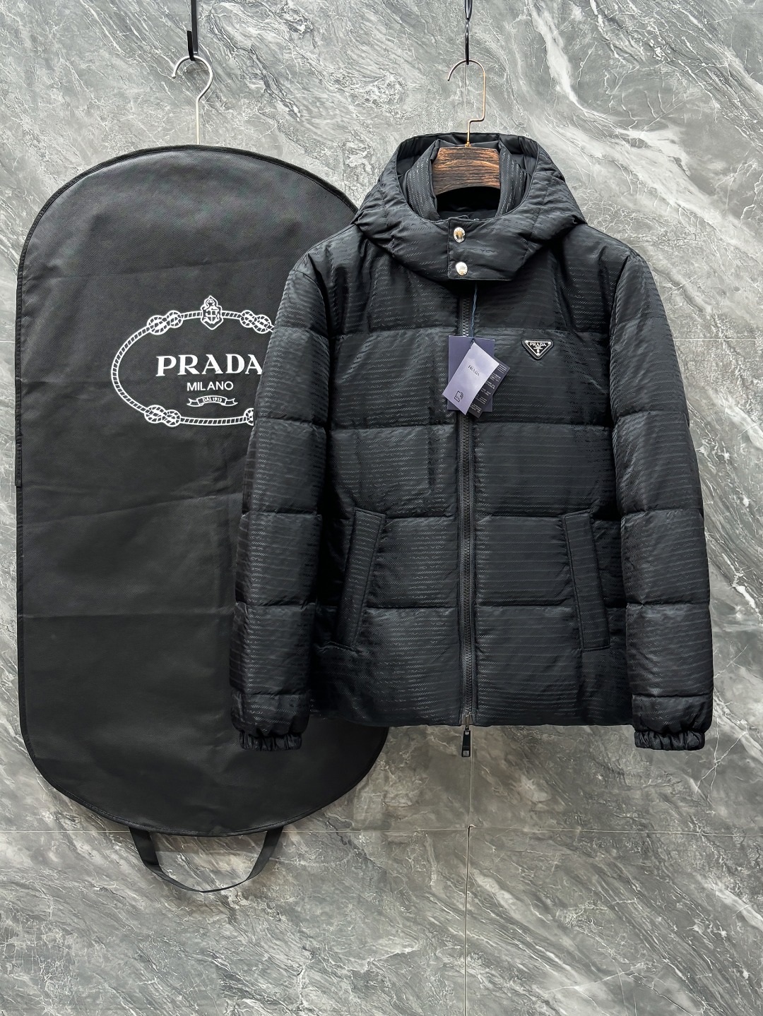 プラダ「Prada」秋冬フード付きダウンジャケット 両面着用