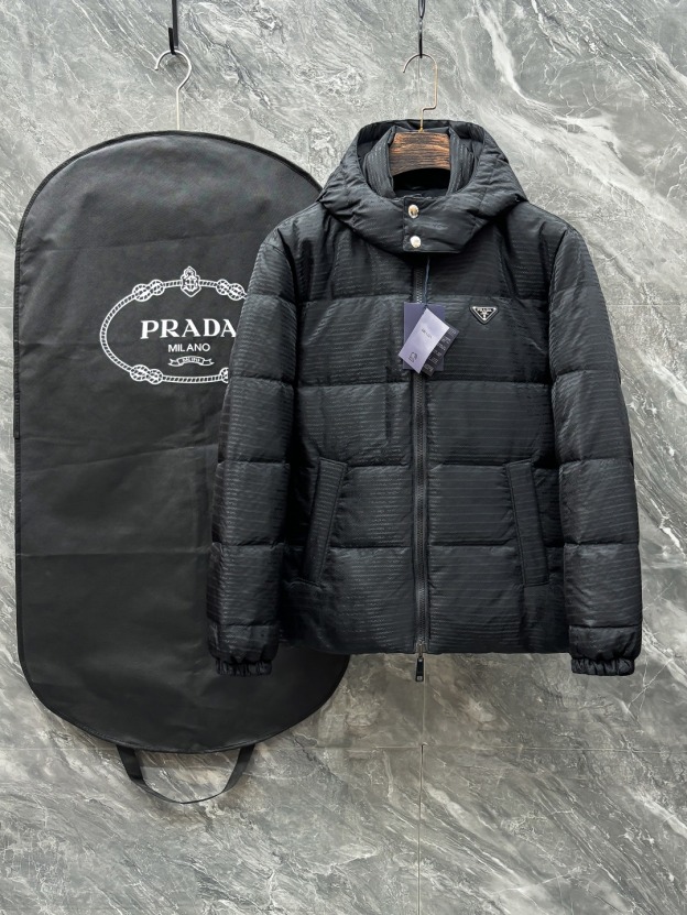 プラダ「Prada」秋冬フード付きダウンジャケット 両面着用