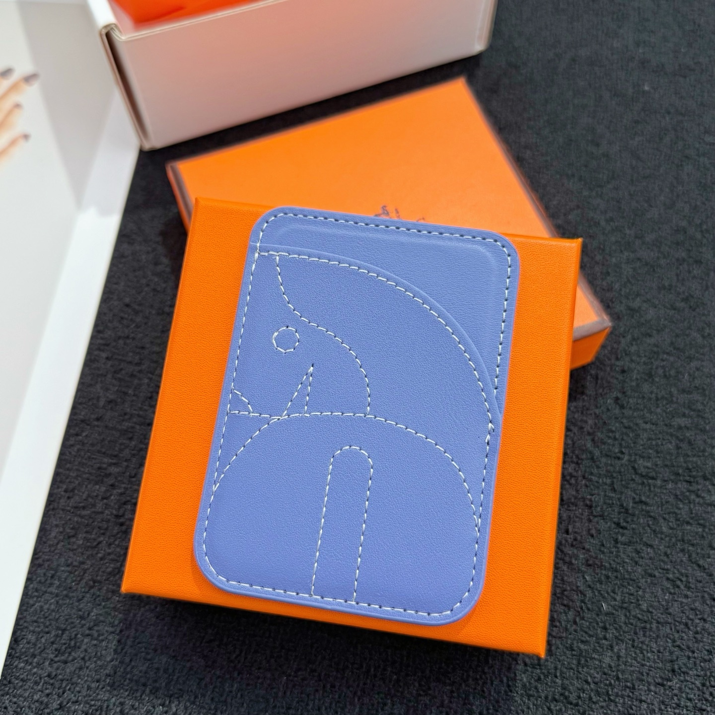 【限定新入荷】エルメス Cheval MagSafe 本革カードケース「12 シリーズ以降全 iPhone 対応」