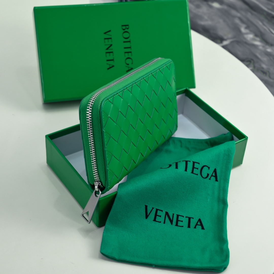 ボッテガ?ヴェネタ「Bottega Veneta」 カセット ロングウォレット