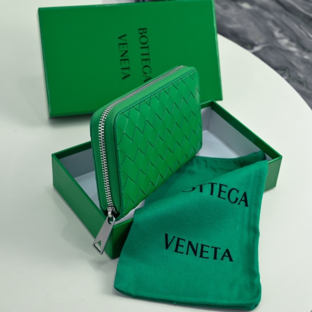 ボッテガ?ヴェネタ「Bottega Veneta」 カセット ロングウォレット