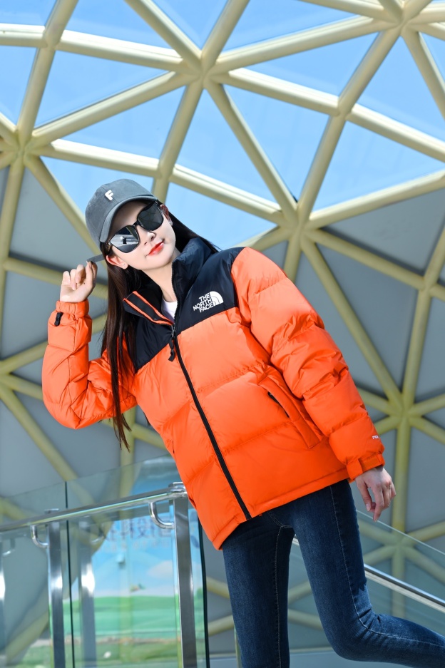ザ・ノースフェイス Nuptse  クラシックなレディースショートダウンジャケット