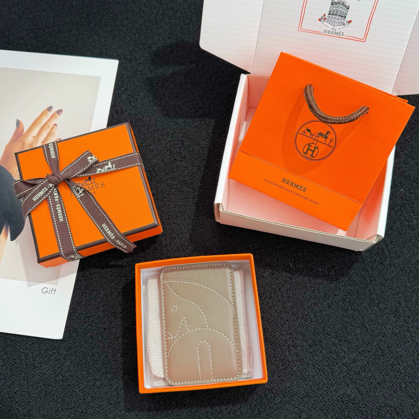 【限定新入荷】エルメス Cheval MagSafe 本革カードケース「12 シリーズ以降全 iPhone 対応」