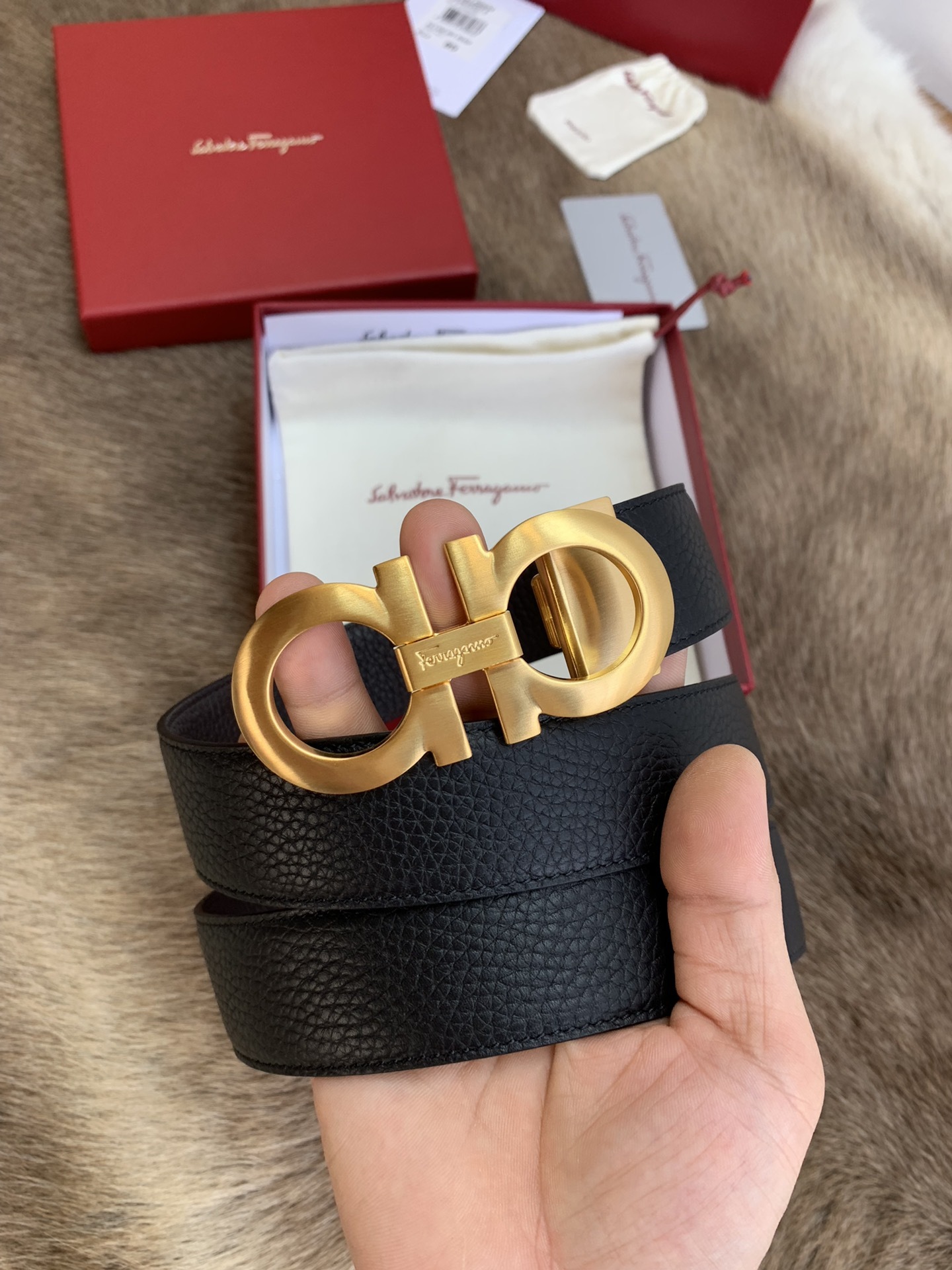 【新規倉庫入り】Salvatore Ferragamo 職人仕上げ高級ベルト「全長約 100cm」