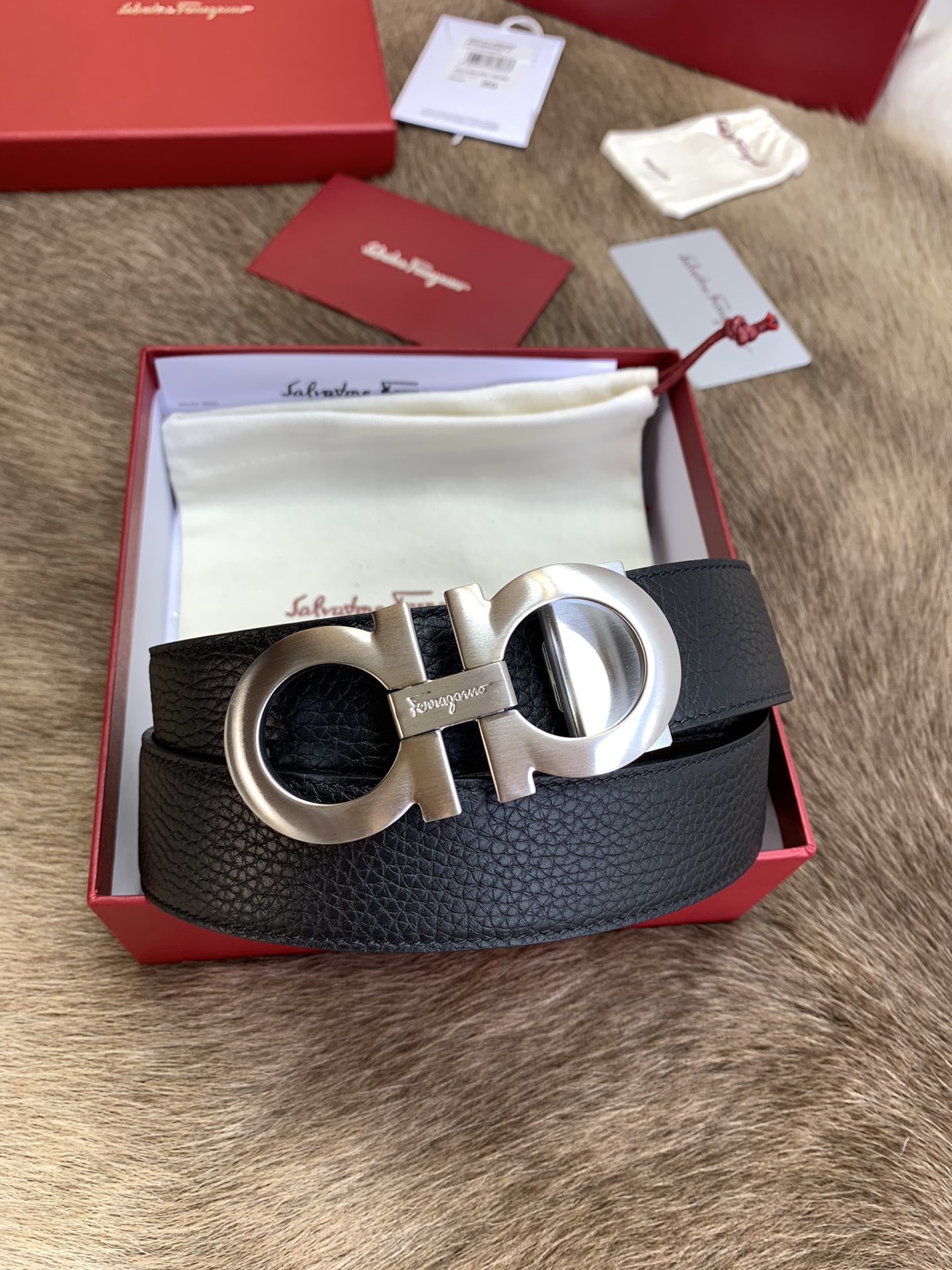 【新規倉庫入り】Salvatore Ferragamo 職人仕上げ高級ベルト「全長約 100cm」