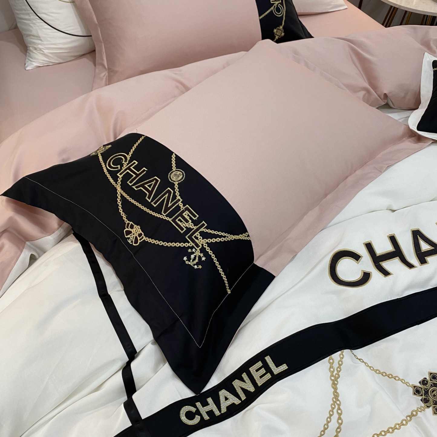 シャネル「Chanel」プレミアムコットン ゴールド＆シルバー刺繍 4点セット