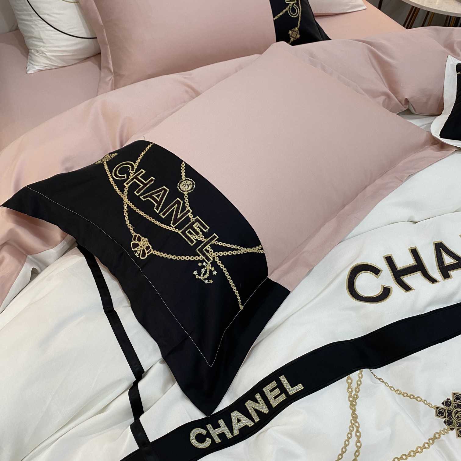 シャネル「Chanel」プレミアムコットン ゴールド＆シルバー刺繍 4点セット