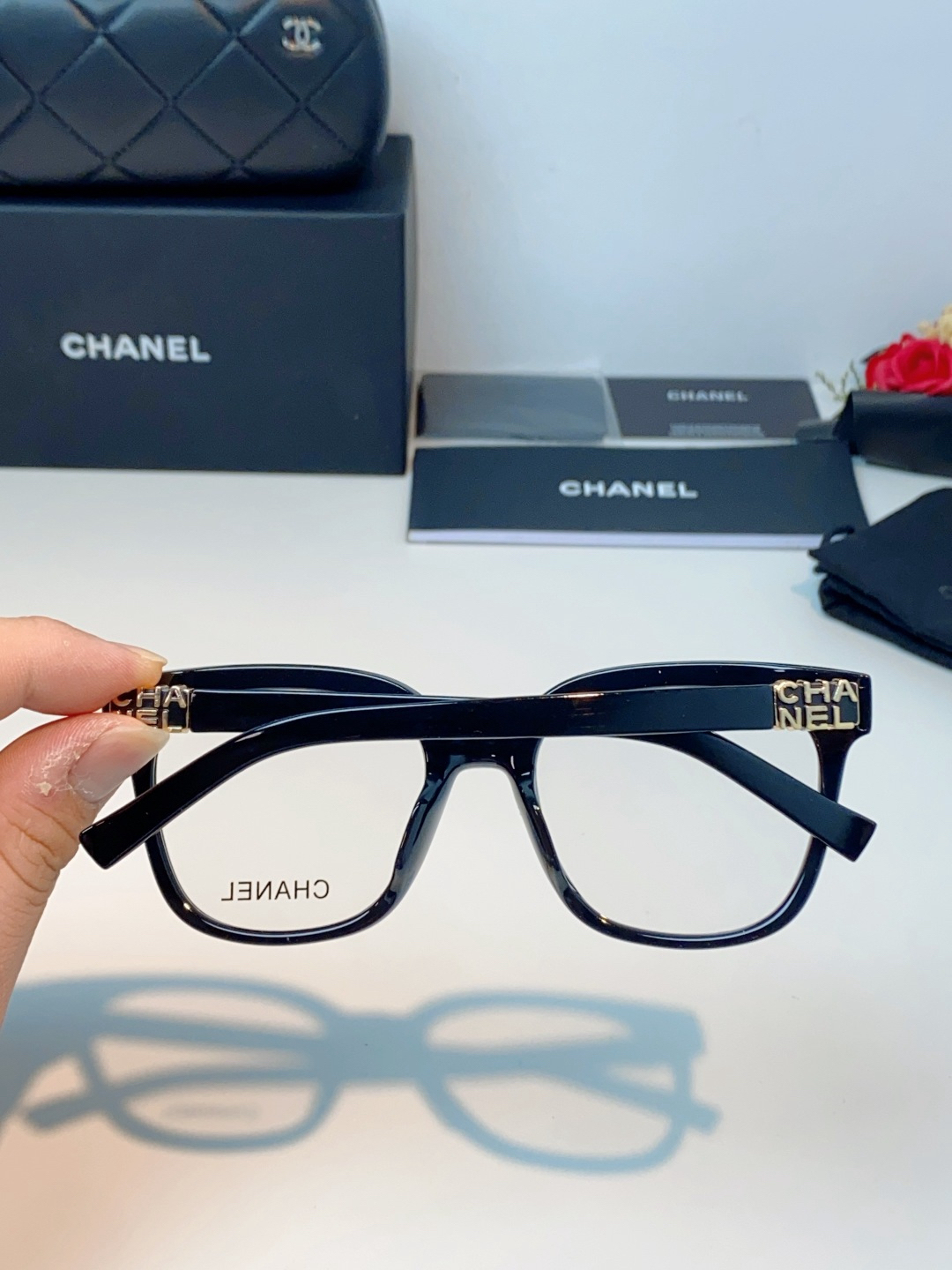 【新作到着】Chanel ハイセンスデザインサングラス「遮光レンズ搭載」