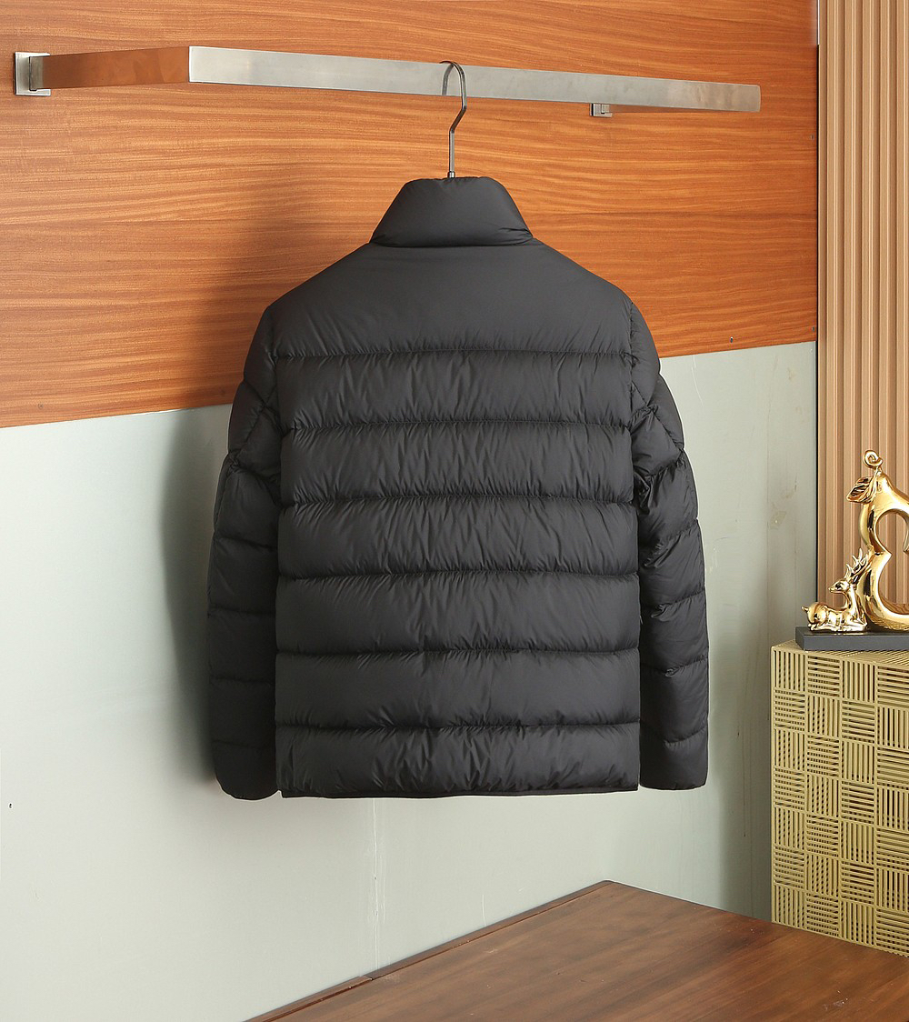 グッチ「Gucci」秋冬ダウンジャケット スタンドカラー