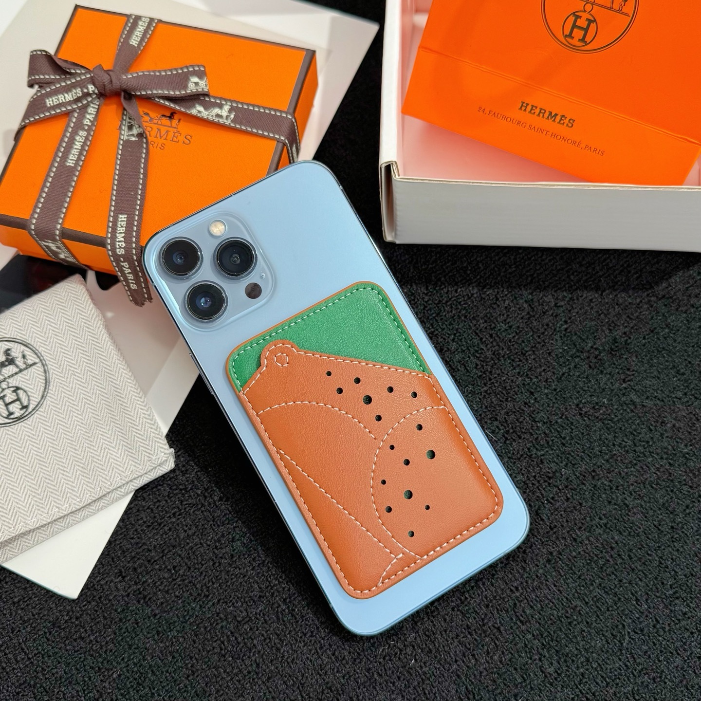 【限定新入荷】エルメス Cheval MagSafe 本革カードケース「12 シリーズ以降全 iPhone 対応」