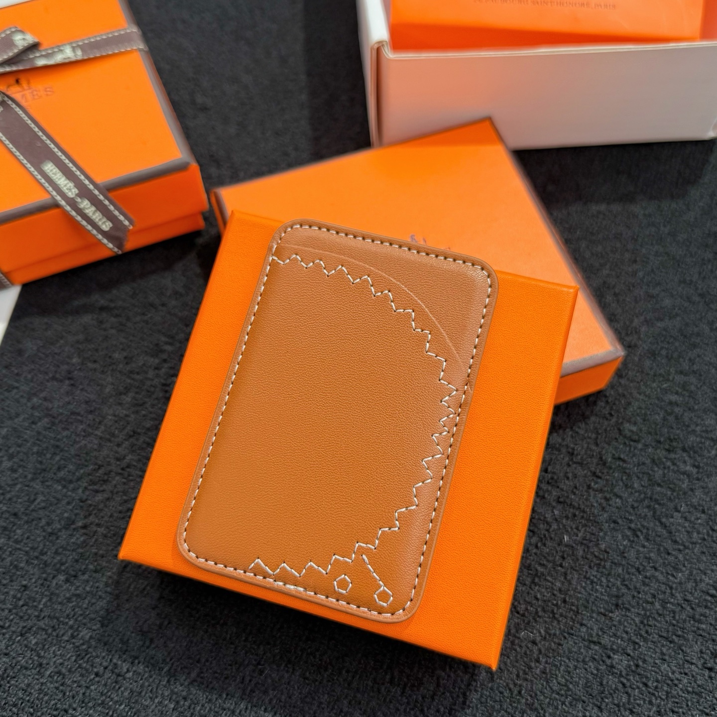 【限定新入荷】エルメス Cheval MagSafe 本革カードケース「12 シリーズ以降全 iPhone 対応」