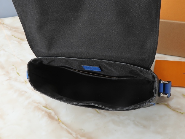 ルイ・ヴィトン「Louis Vuitton」ディストリクト スモールメッセンジャーバッグ