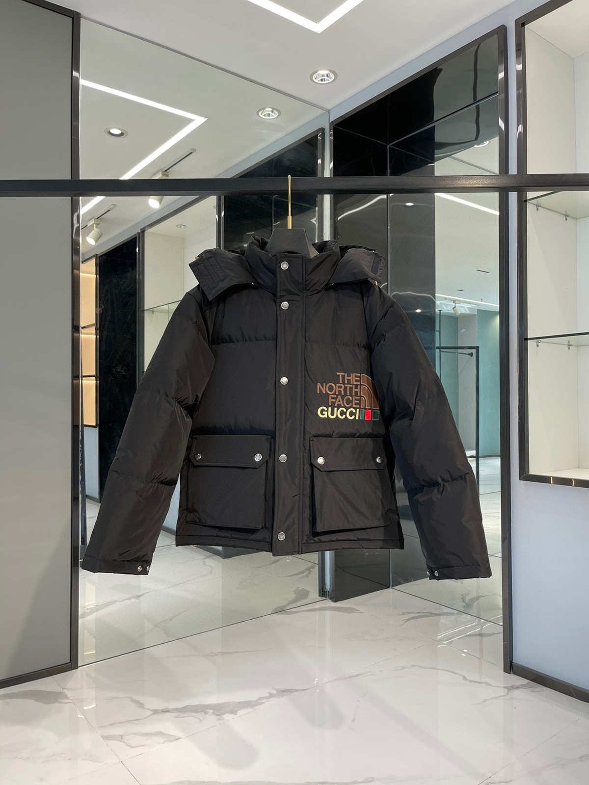 【特価人気商品】ザ・ノースフェイス x グッチ コラボファッションダウンジャケット