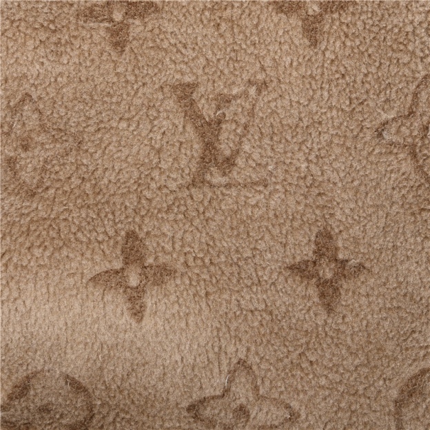 Louis Vuitton / ルイ・ヴィトン 23Fw（2024 年秋冬） 両面式のフード付きウェストタイトなジャケット。