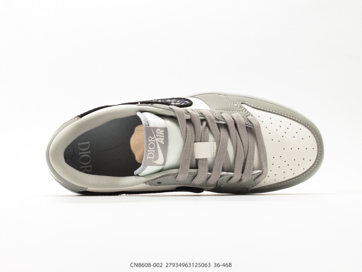 ディオール × エアジョーダン 1 ロー スニーカー「Dior x Nike限定コラボモデル」