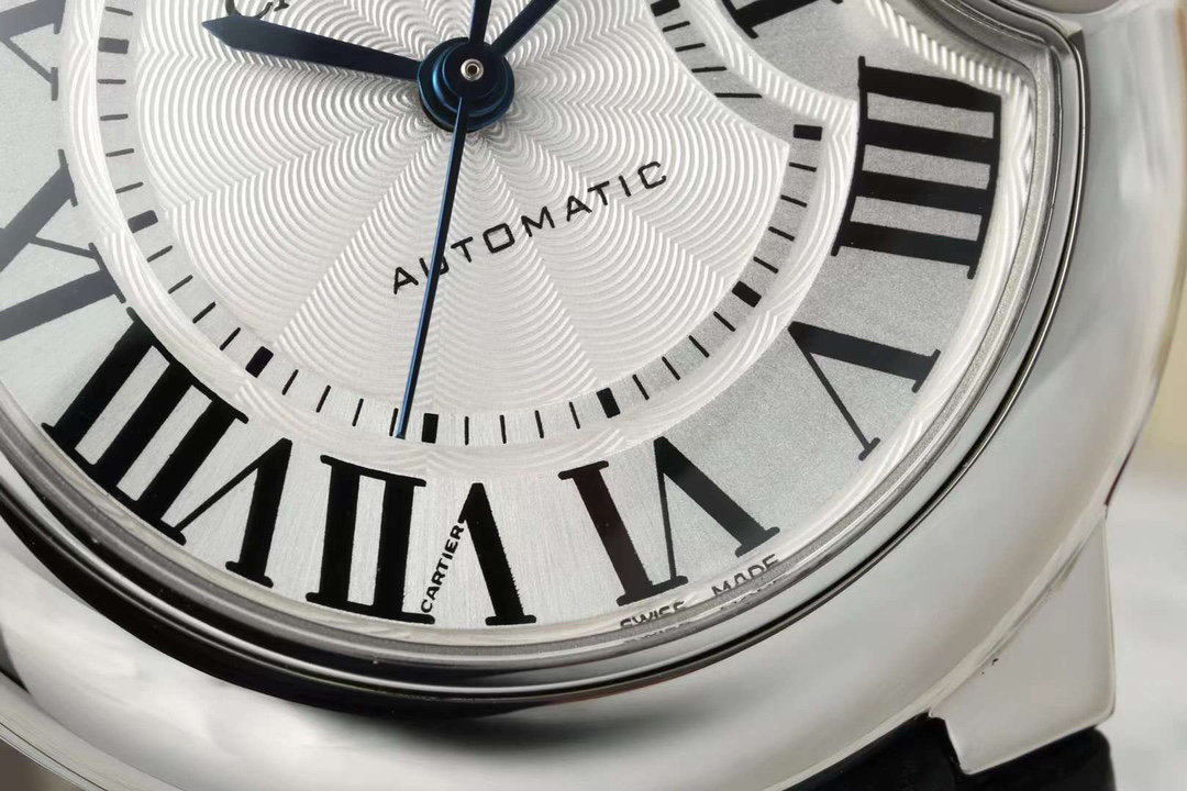 カルティエ［Cartier］バロン ブルー ド カルティエ 自動巻き腕時計 33mm