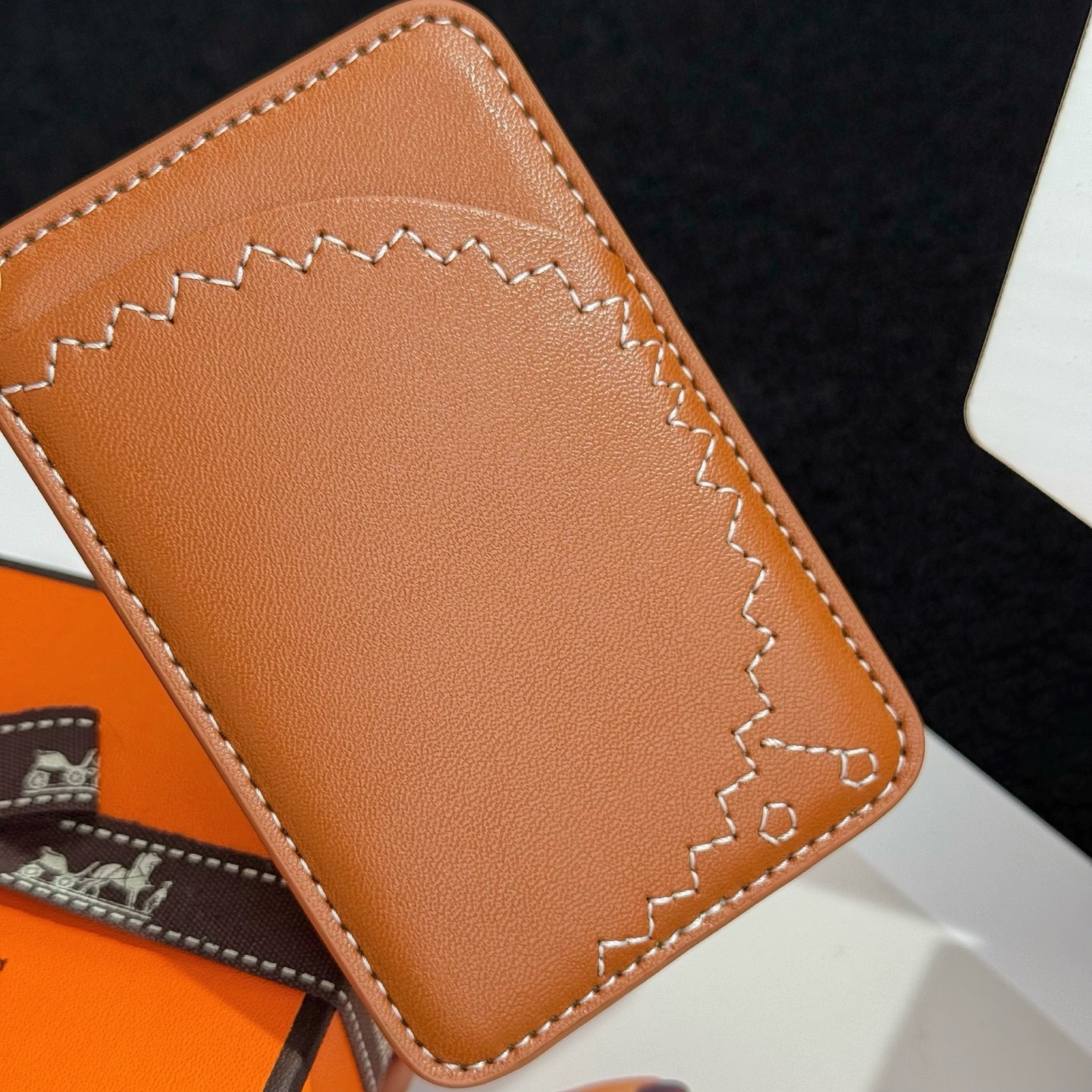 【限定新入荷】エルメス Cheval MagSafe 本革カードケース「12 シリーズ以降全 iPhone 対応」