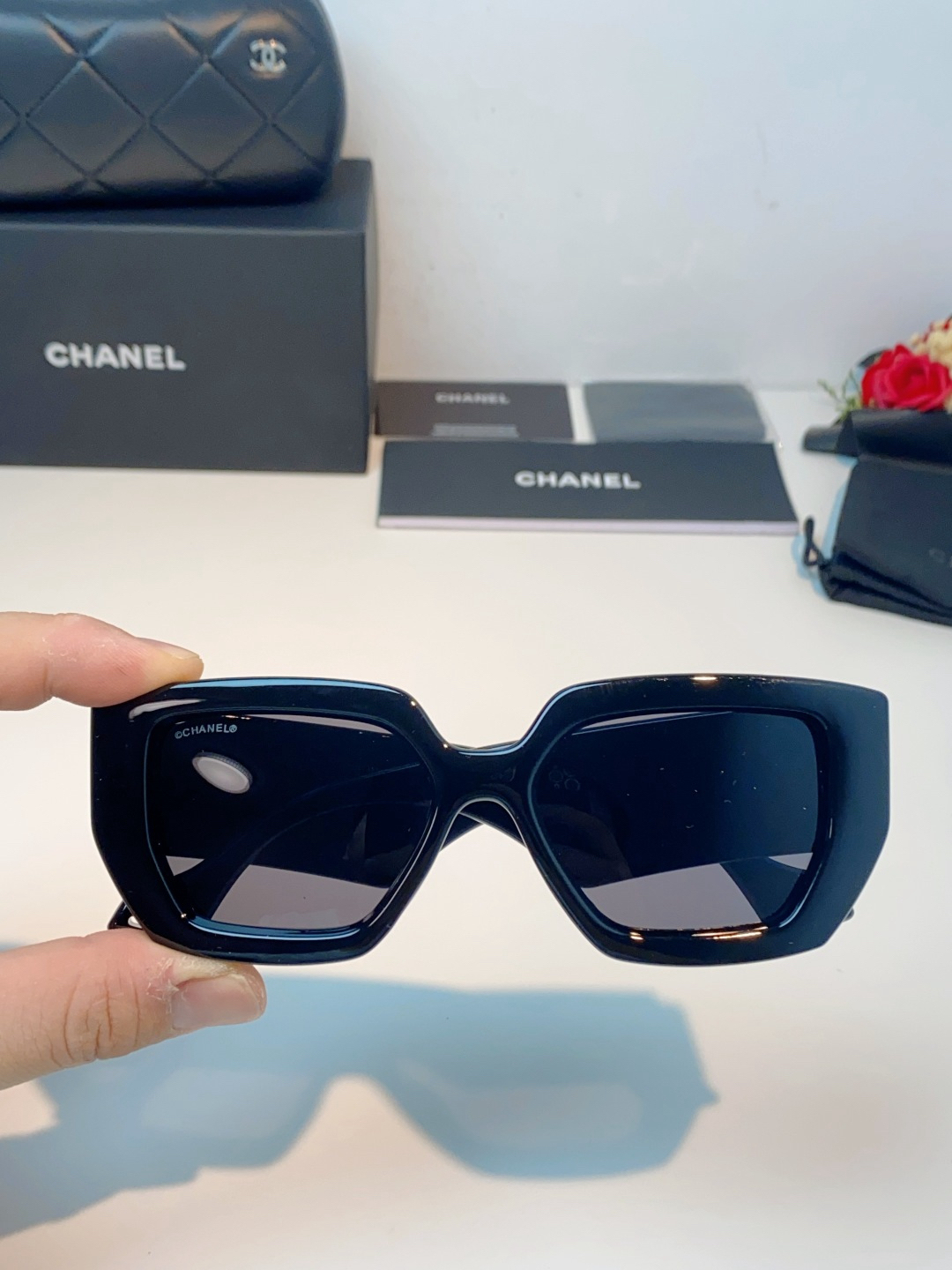 【新作到着】Chanel ハイセンスデザインサングラス「遮光レンズ搭載」