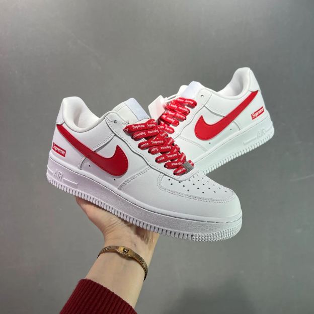 【日本未入荷】「コラボモデル」Supreme × Nike Air Force 1 Low スニーカー