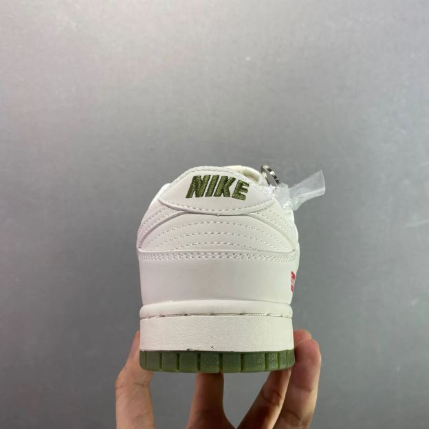 「コラボモデル」Supreme x Nike SB Dunk Low スニーカー