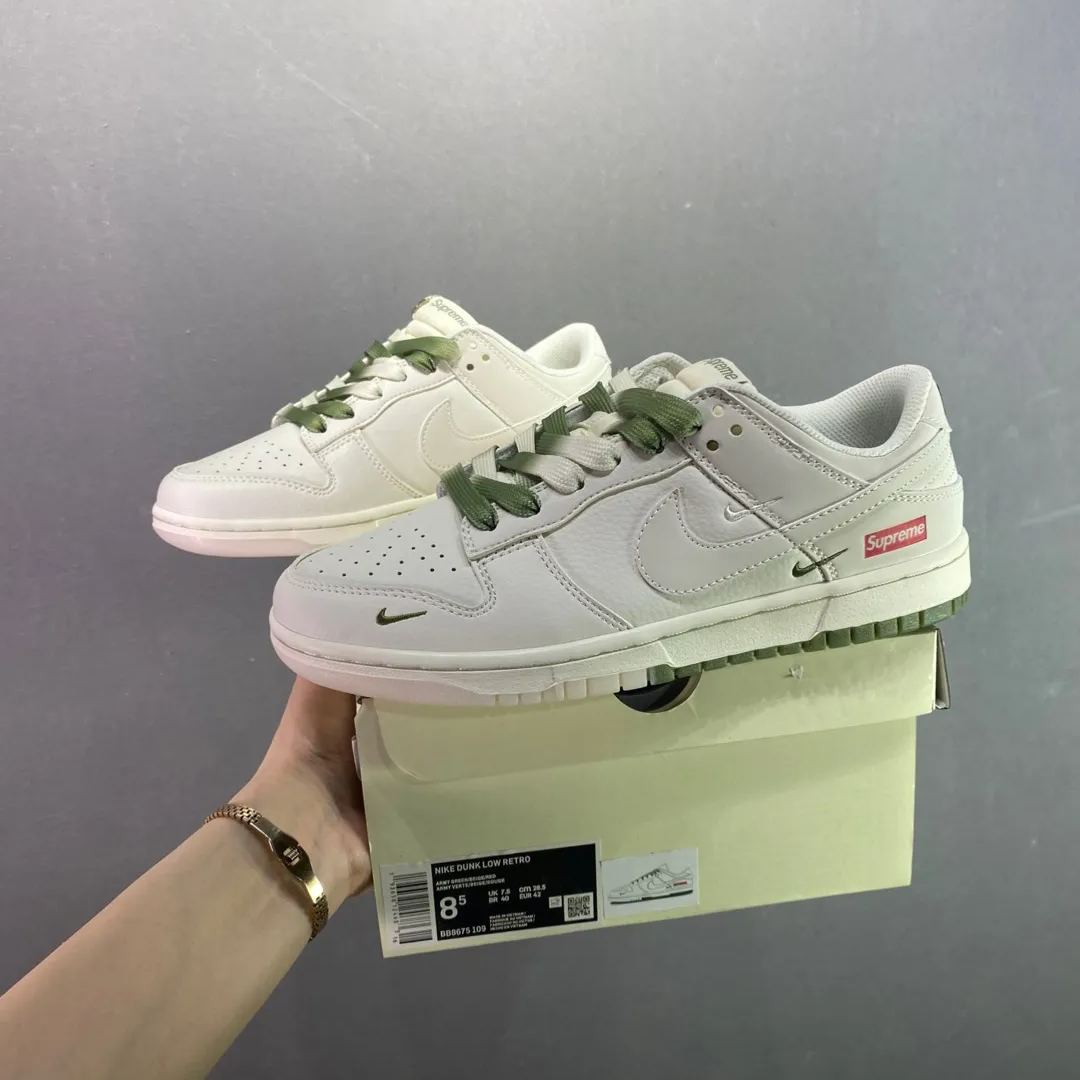 「コラボモデル」Supreme x Nike SB Dunk Low スニーカー