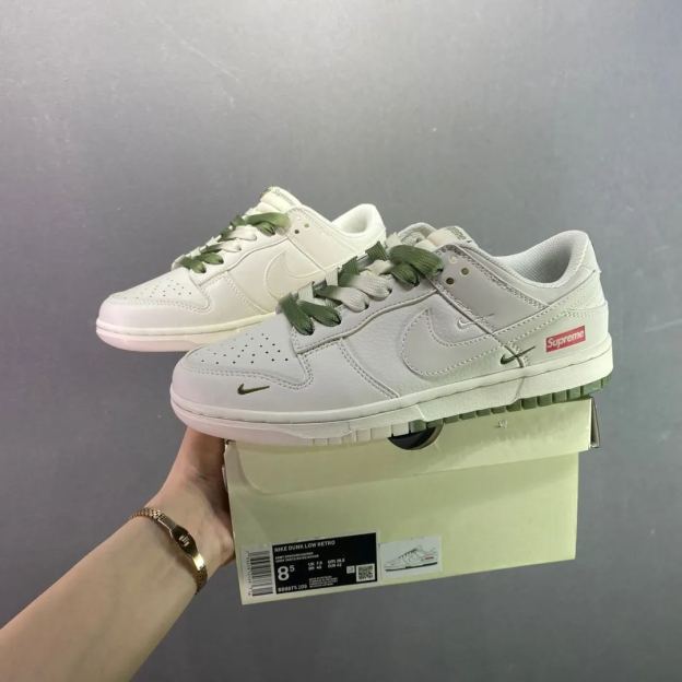 「コラボモデル」Supreme x Nike SB Dunk Low スニーカー