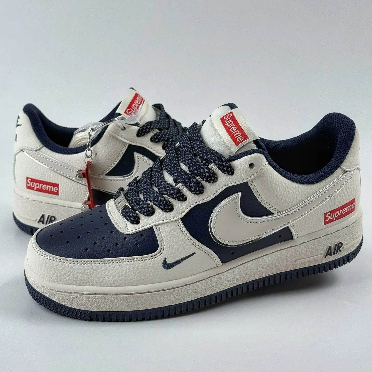 「コラボモデル」Supreme × Nike Air Force 1 Low スニーカー