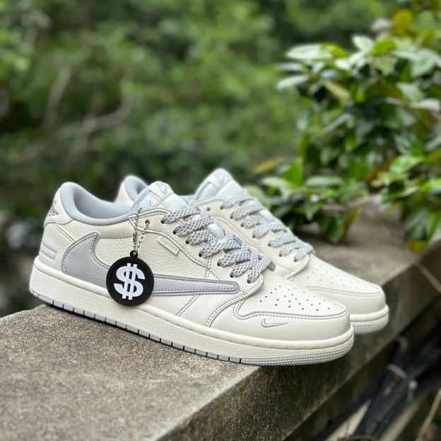 「コラボモデル」Travis Scott x Jordan 1 Low supreme スニーカー