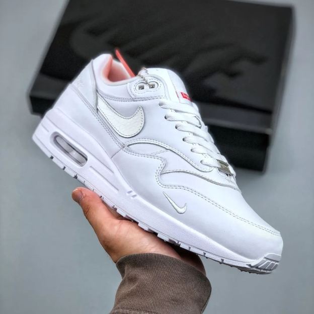 「コラボモデル」Nike Air Max 1 x Supreme スニーカー