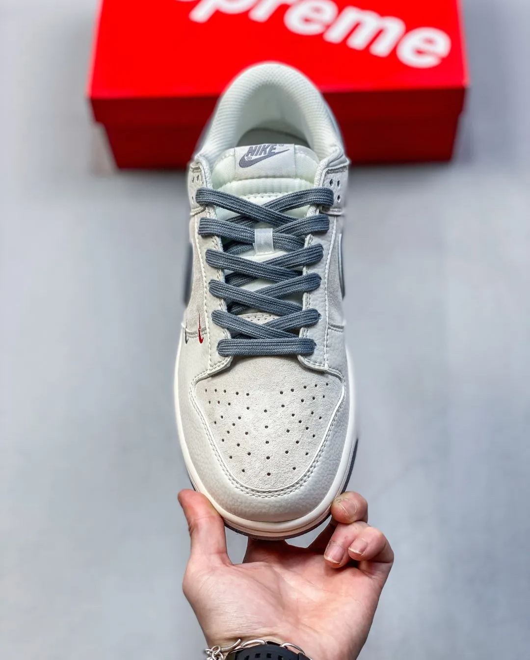 「コラボモデル」Supreme x Nike SB Dunk Low スニーカー