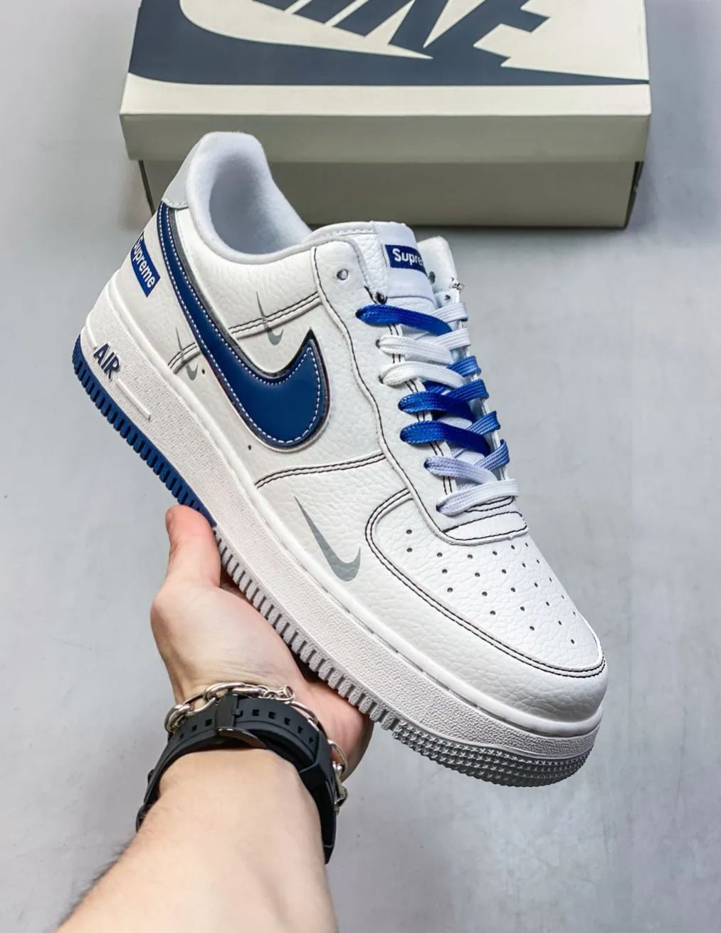 「コラボモデル」Supreme x Nike SB Dunk Low スニーカー