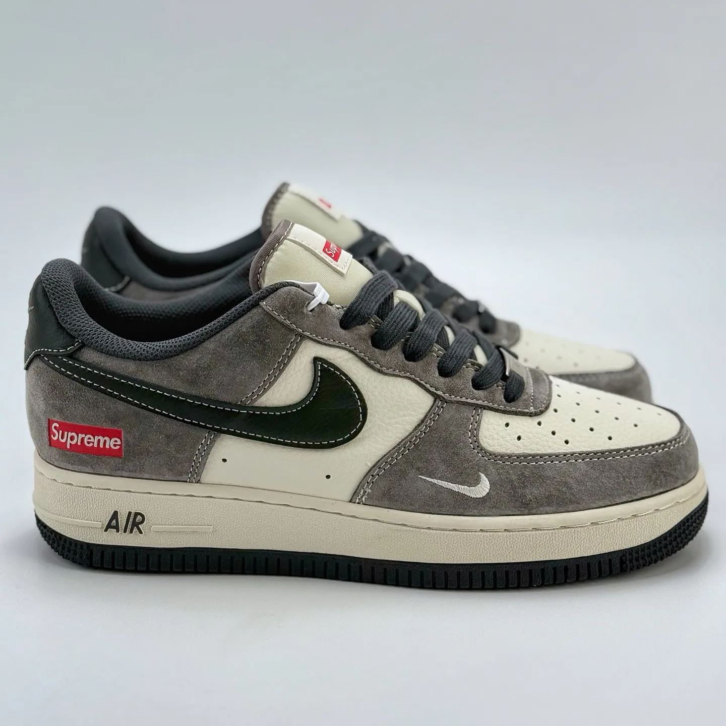 「コラボモデル」Supreme × Nike Air Force 1 Low スニーカー