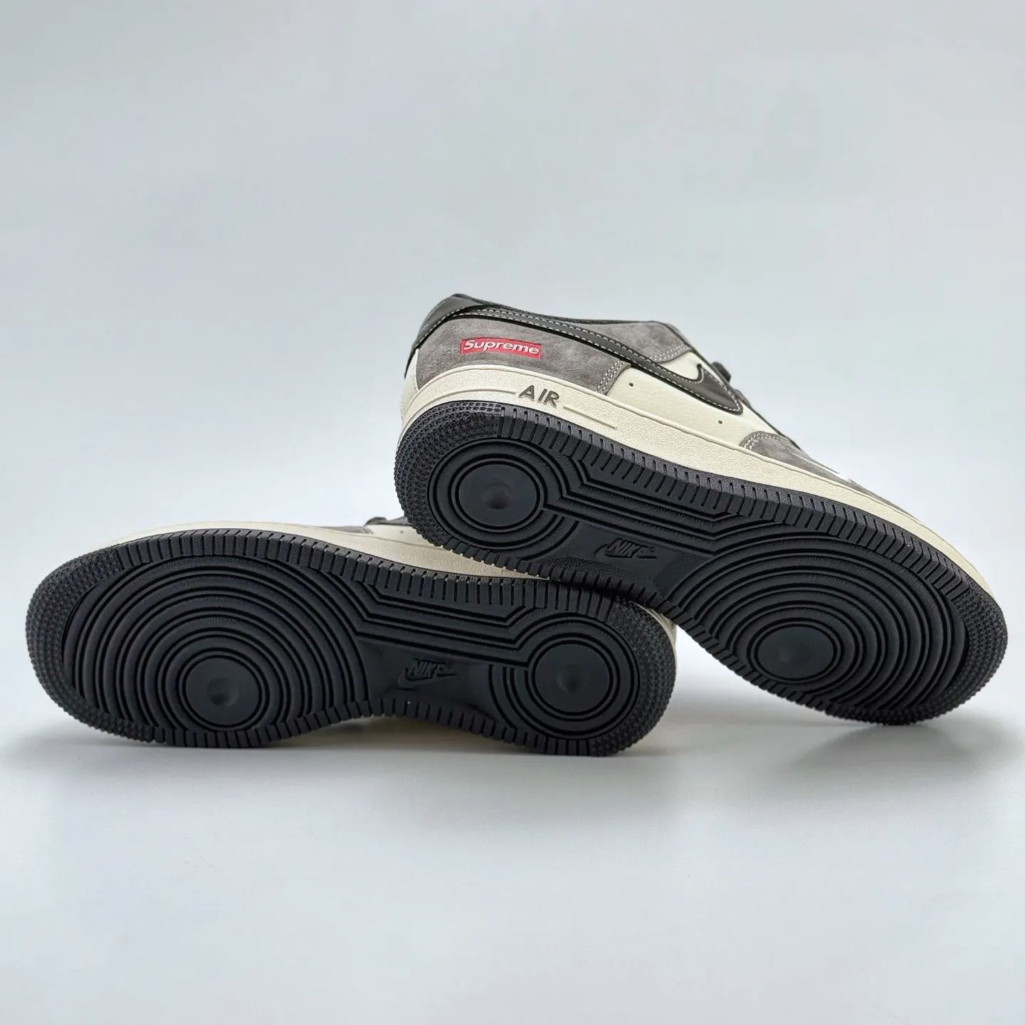 「コラボモデル」Supreme × Nike Air Force 1 Low スニーカー