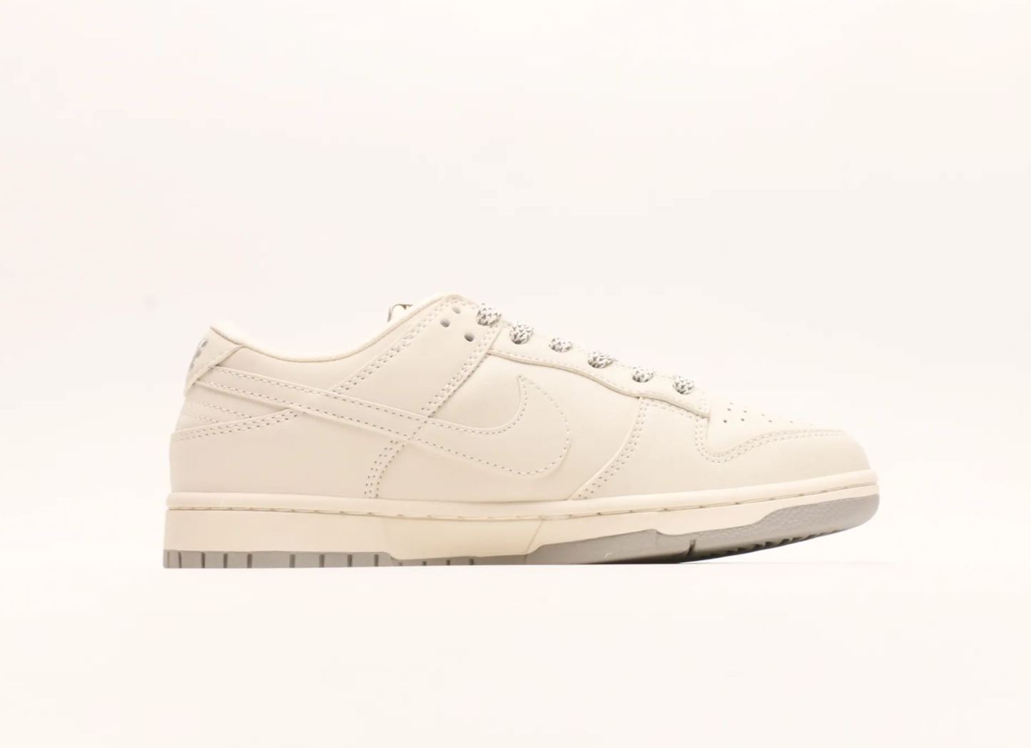 「コラボモデル」Supreme x Nike SB Dunk Low 【スニーカー】