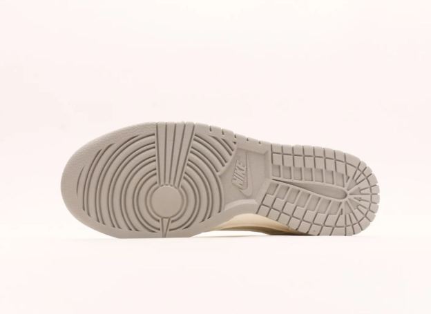 「コラボモデル」Supreme x Nike SB Dunk Low 【スニーカー】