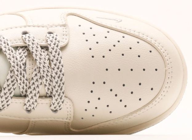 「コラボモデル」Supreme x Nike SB Dunk Low 【スニーカー】