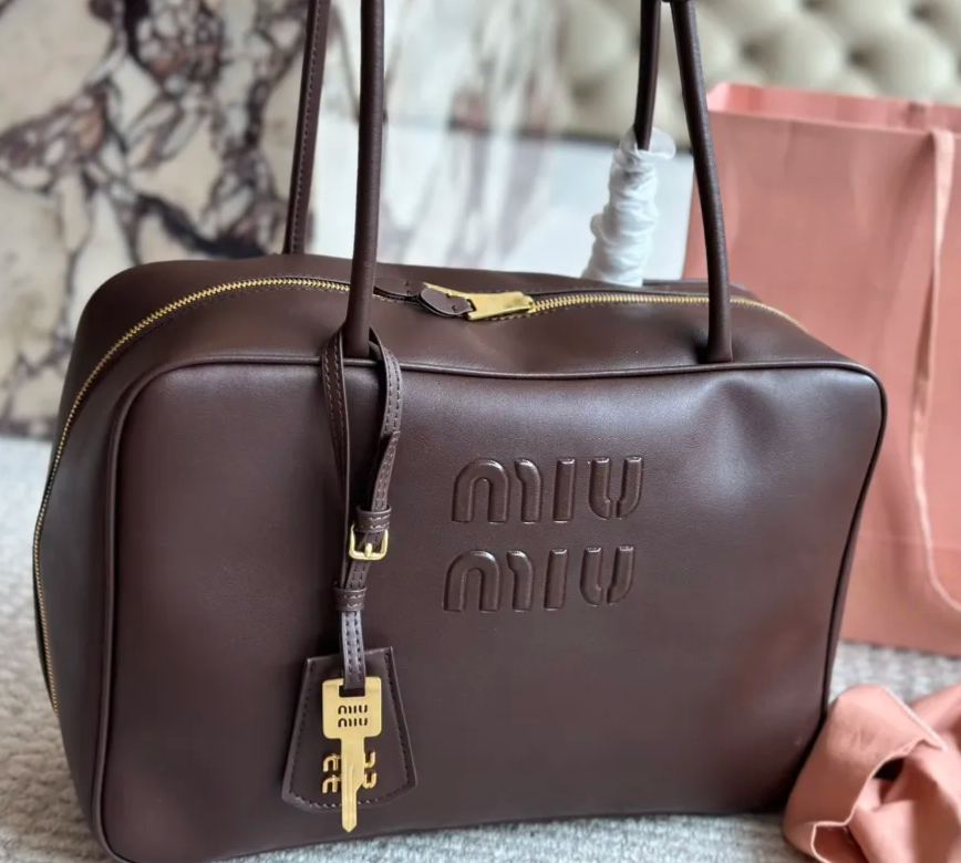 ミュウミュウ「Miu Miu」ボウリングバッグ ビジネストート スムース