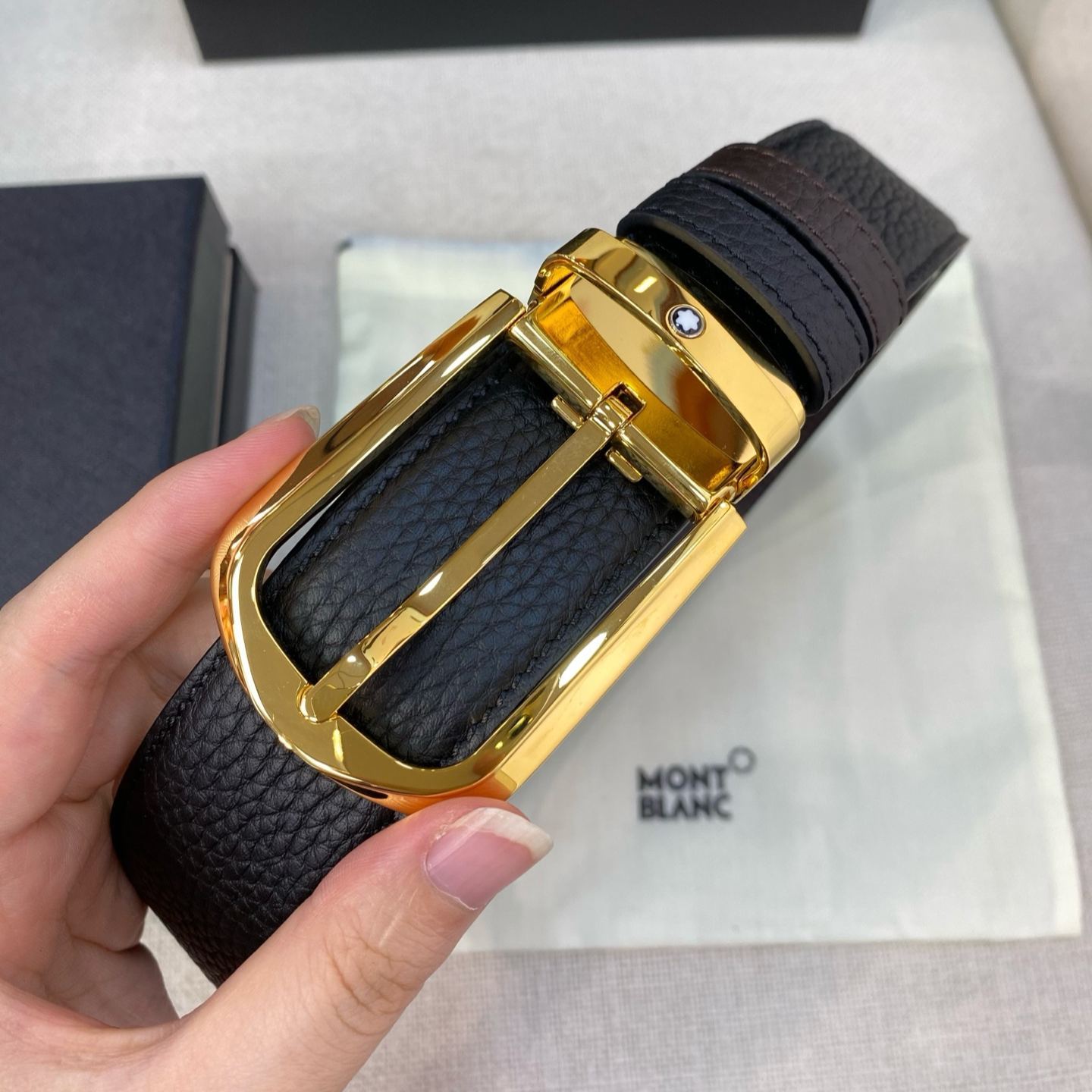 ヴァン クリーフ＆アーペル「Van Cleef & Arpels」クラシックコレクション プレミアムレザー ピンバックルベルト100cm