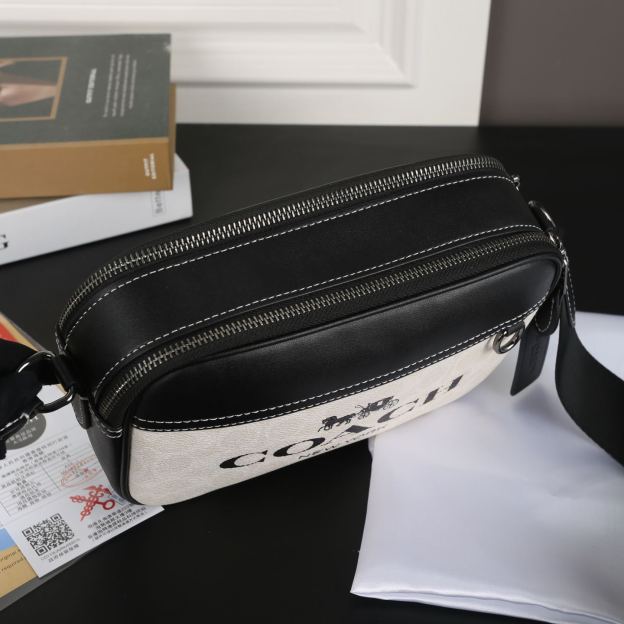 コーチ「Coach」コーチ グラハム カメラバッグ