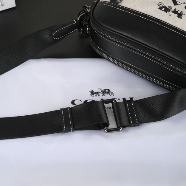 コーチ「Coach」コーチ グラハム カメラバッグ