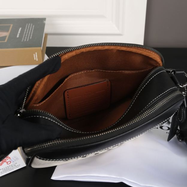 コーチ「Coach」コーチ グラハム カメラバッグ