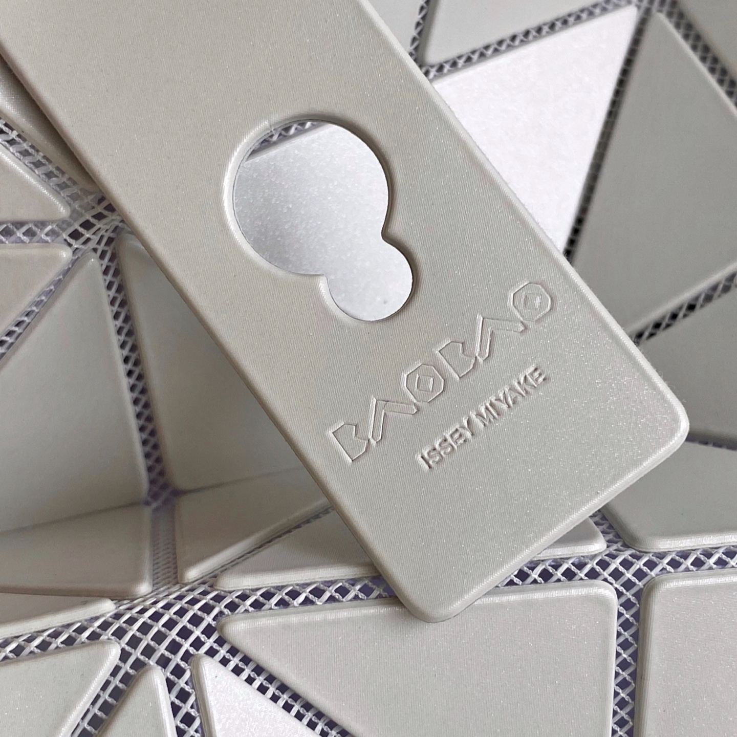 イッセイ・ミヤケ「Issey Miyake」CARAT ダイヤモンドバッグ