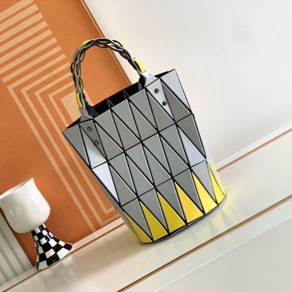 イッセイ・ミヤケ「Issey Miyake」限定カラー ベジタブルバスケットバッグ