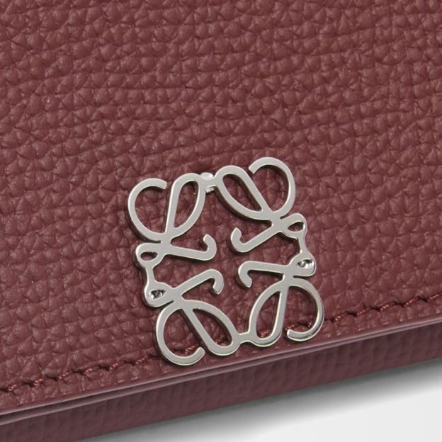 ロエベ「LOEWE」アナグラム トライフォールド ウォレット（ペブルグレインカーフ）