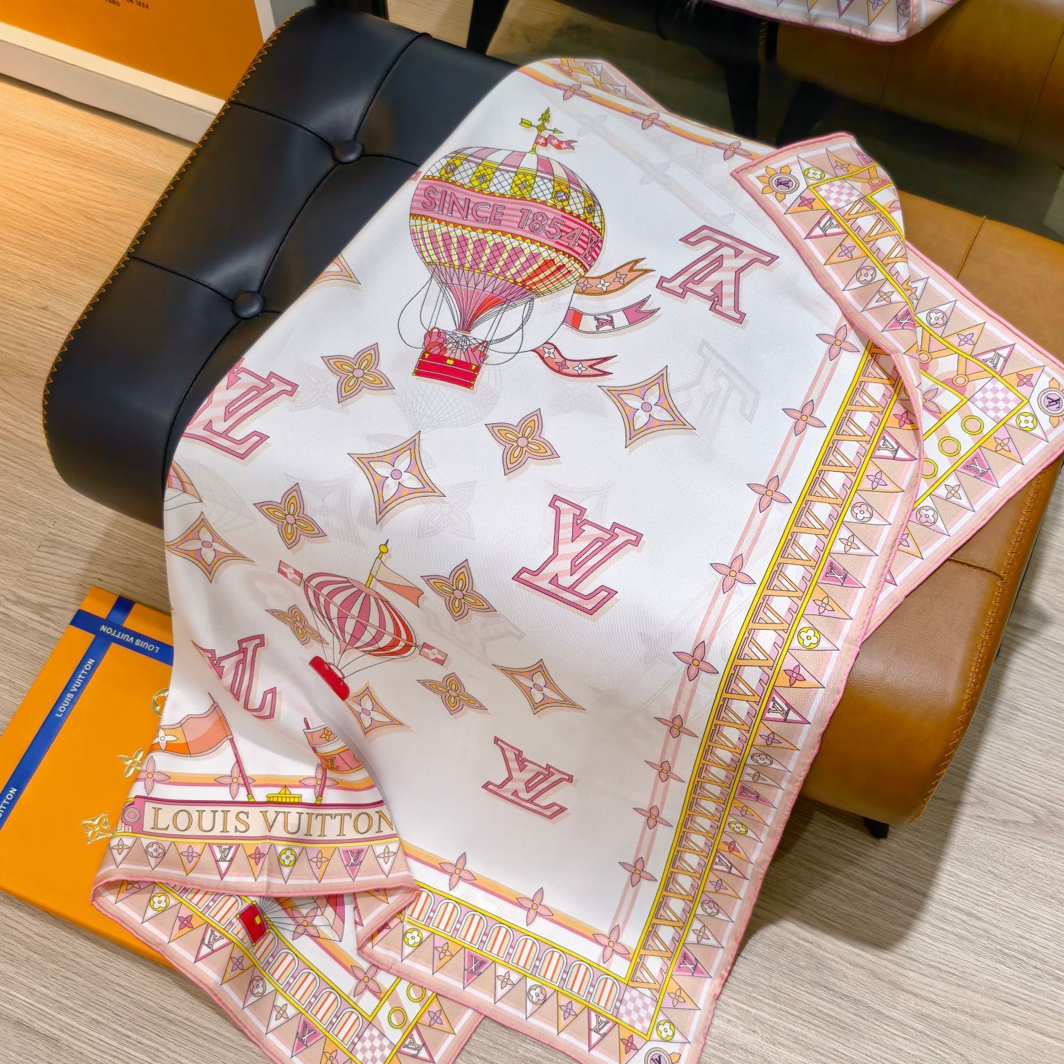 ルイ・ヴィトン「Louis Vuitton」  Monogram シルクスカーフ