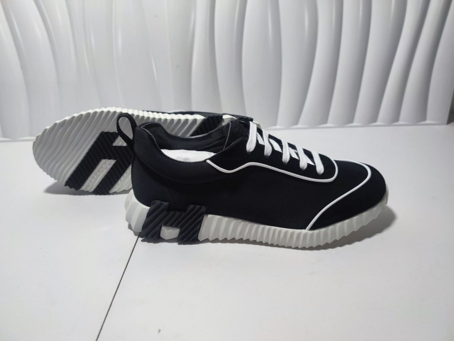 エルメス［Hermès］テックフュージョン スニーカー