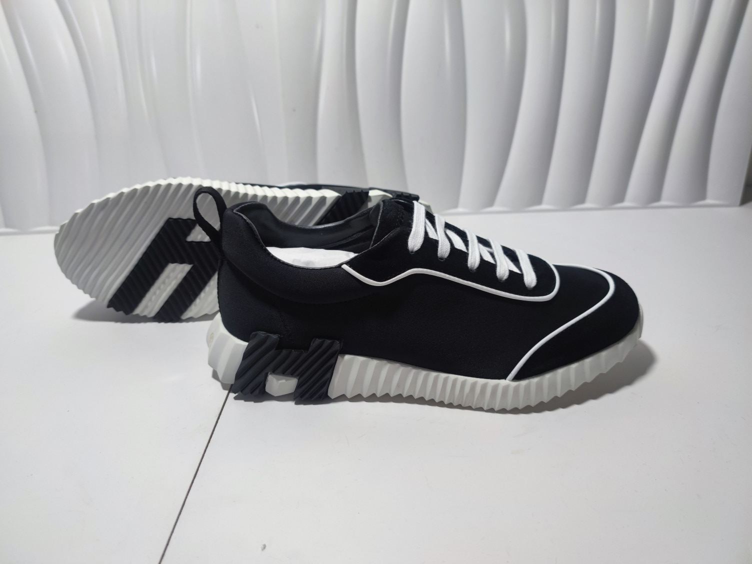 エルメス［Hermès］テックフュージョン スニーカー