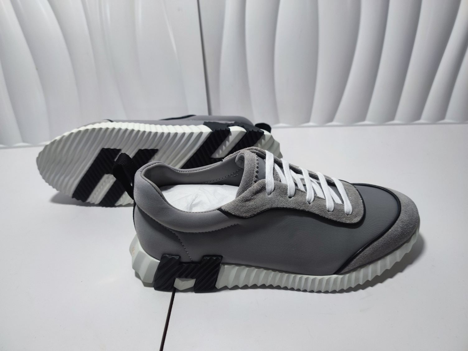 エルメス［Hermès］テックフュージョン スニーカー