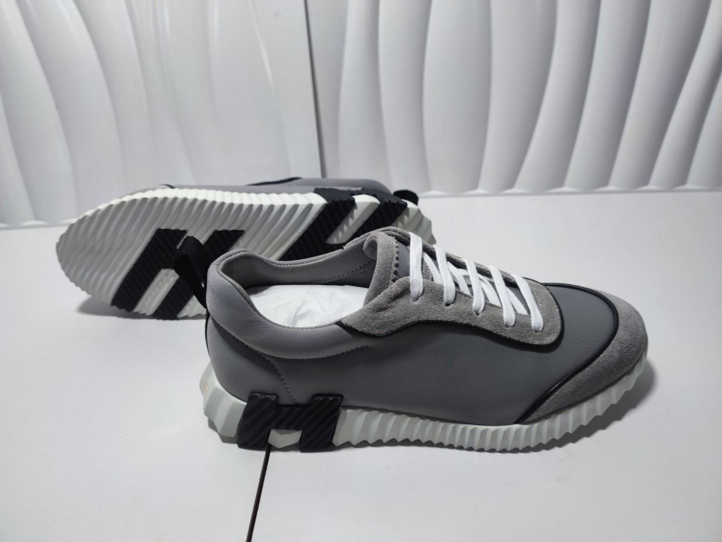 エルメス［Hermès］テックフュージョン スニーカー