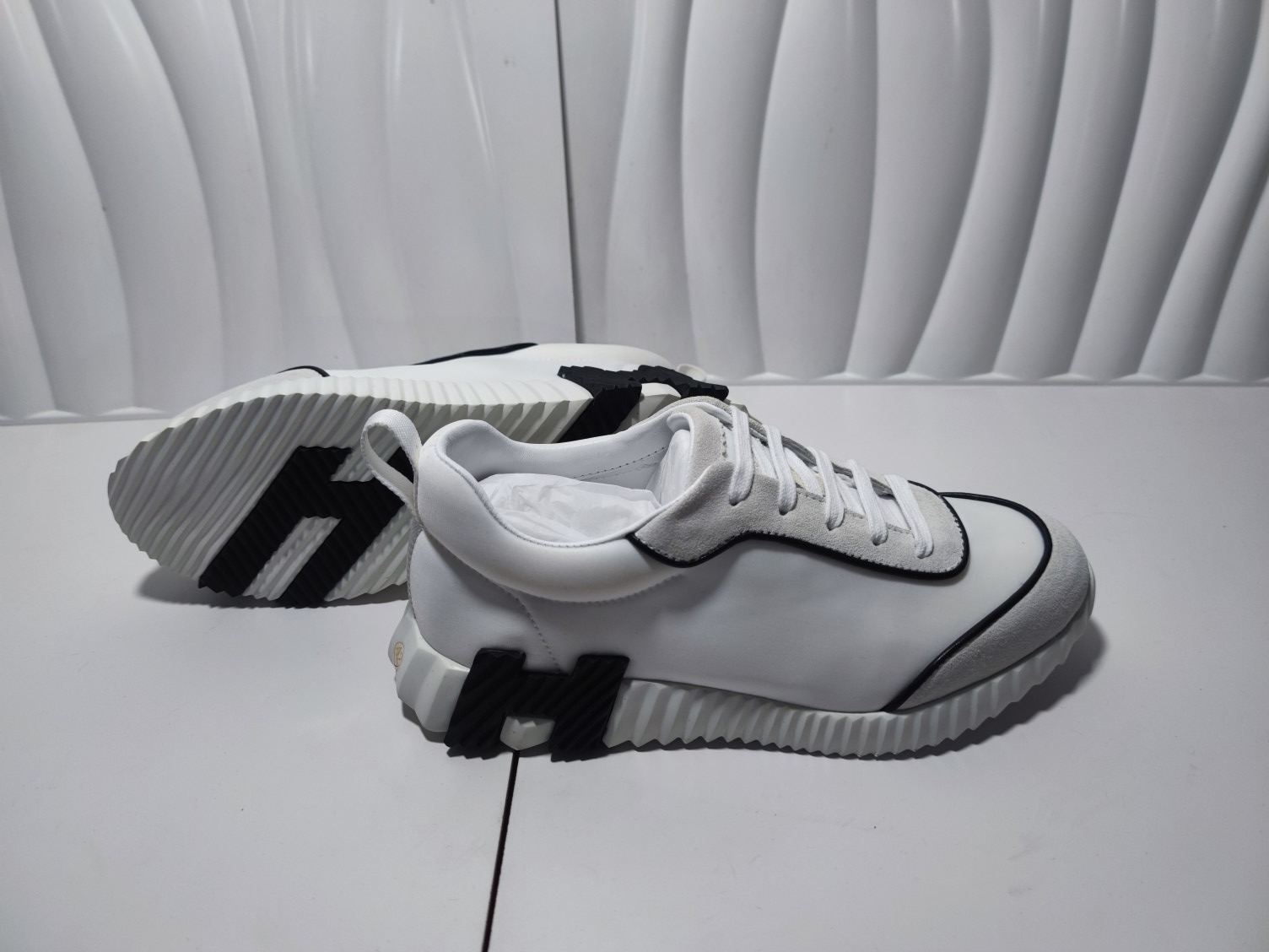 エルメス［Hermès］テックフュージョン スニーカー